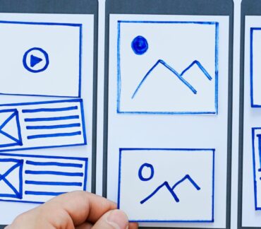 Illustration représentant l'amélioration de l'UX dans les emails et SMS pour une meilleure accessibilité et efficacité des campagnes de communication.