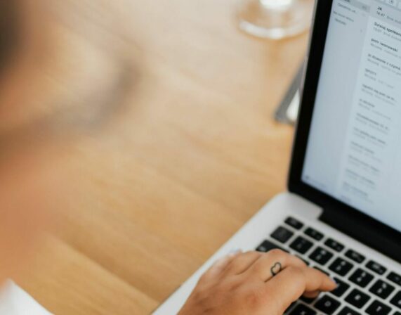Dark Mode et emailing : peut-il améliorer vos taux de clic ?